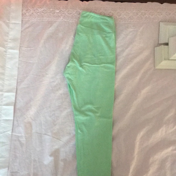 One Size LuLaRoe leggings - Picture 2 of 2